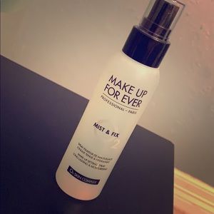 Makeup forever mist and fix finishing spray